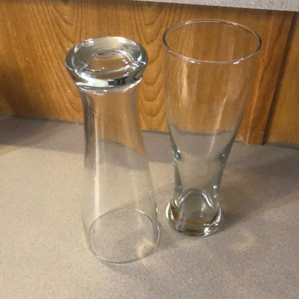 2 tall weizen wheat beer glasses